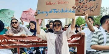 اعتراضچی عیاللر دوحه ییغین‌نی دنیا نینگ ترورچیلر بیلن بۉلگن کیلیشووی دېب بهالگن