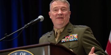 فرانک‌ مکنزی: دوحه کیلیشووی امریکا خطاسی اېدی