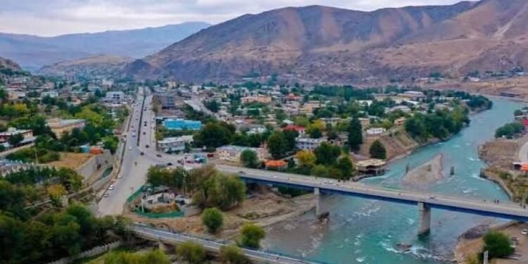 بدخشان‌ده بیرعیال اۉزینی دریاگه تشلب اۉلدیرگن