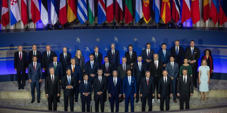 ناتو تشکیلاتی رهبرلری بو تشکیلات‌ قوریلیشی ۷۵ – ییل‌لیگینی نشان‌لدیلر