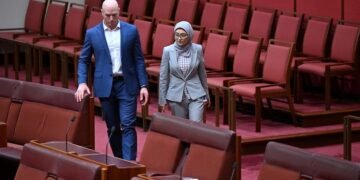 فلسطین‌لیکلردن آرقه‌داشلیک؛ فاطمه پیمان‌ استرالیا ایشچیلر حزبی‌دن استعفا بېردی