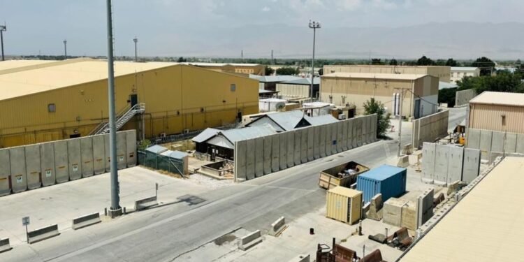 طالبان مدافعه وزیرلیگی: بگرام‌ده اوچووچی‌سیز اوچاق‌لرگه قرشی تیزیم قوریلمه‌گن