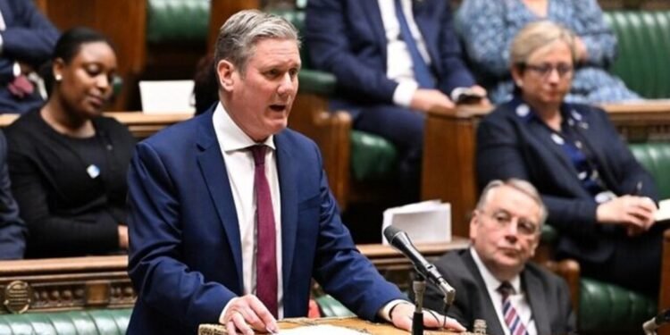 بریتانیا ینگی باش وزیری ایش‌نی مهاجرلرگه بۉلگن خوش خبر بیلن باشله‌دی