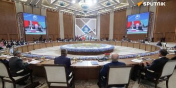 پوتین: دنیاده عدالت‌لی بیر نظم کېلیشینی حامی‌لری کۉپه‌یماقده