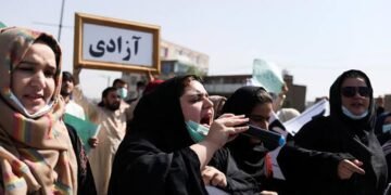 فرانسه افغانستان‌لیک عیاللرنی مهاجرلیک طلب‌لرینی قبول قیله‌دی