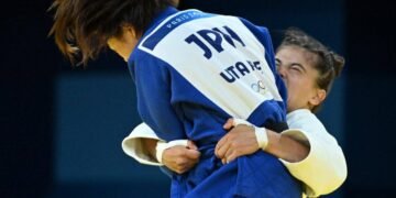 اۉزبېکستان‌لیک جودوکار جاپان‌لیک کوچلی سپورتچی یاش‌لرینی چیقاردی