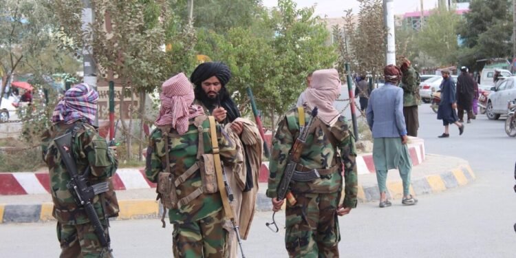 غورده سابق حربی‌لردن ا‌وچ ایناغه طالبان تامانیدن اۉلدیریلگن