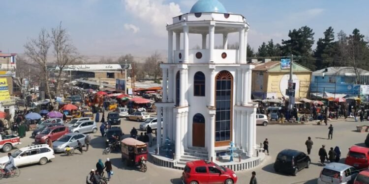 تخارده بیر کیشی اۉز یازنه‌سینی اۉلدیردی