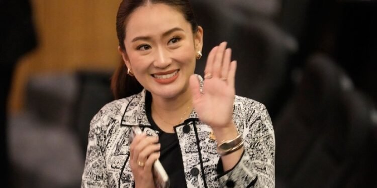 تایلند‌ده یاش بیر عیال باش وزیر بۉلدی