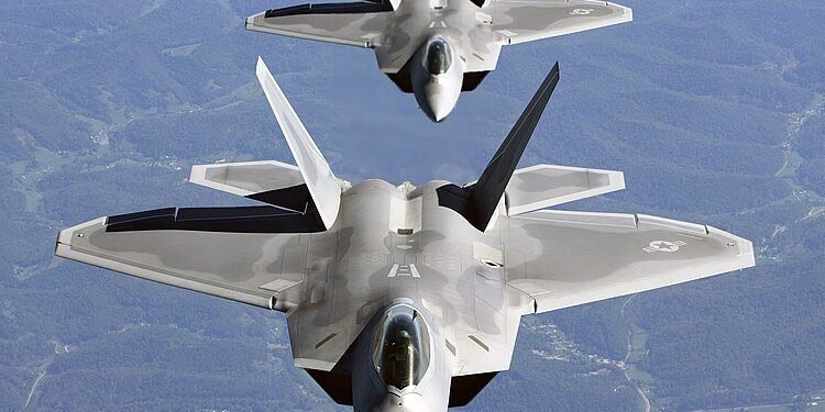 امریکا اف – ۲۲ اوچاق‌لرینی یقین شرققه آلیب کېلگن