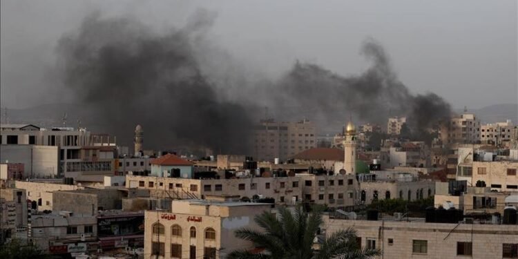 اسراییل نینگ غزه‌ده‌گی بیر مکتب‌ده هجومی؛ یوزدن آرتیق کیشی هلاک بۉلگن