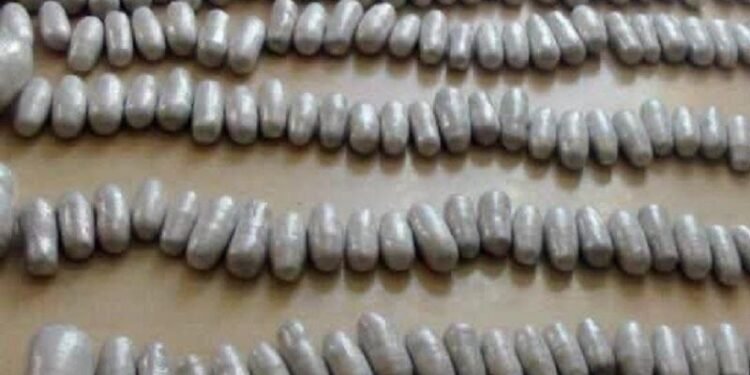 ایران‌ده اوچ افغانستان وطنداشی مخدره ماده‌لرنی قاچاق اېتیش‌گه عیب‌لنیب اوشلندی