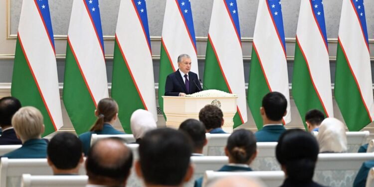 اۉزبېکستان جمهور باشلیغی المپیک اۉیین‌لریده بو مملکت نامی‌دن مدال آلگن سپورتچی‌لر بیلن اوچره‌شدی