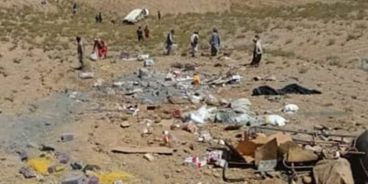 غور ولایتیده یوز بېرگن ترافیکی حادثه‌ده ۷ کیشی اۉلیب و یره‌لندی