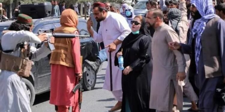 گاردین مقاله‌سی: طالبان حاکمیتی خاتین-قیزلر اوچون حقارت دیر