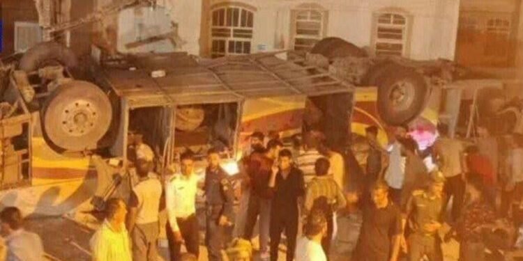 ایران‌ده ترافیکی حادثه؛ ۵۰ دن آرتیق‌ پاکستان‌لیک زیارتچی اۉلیب و یره‌لندی