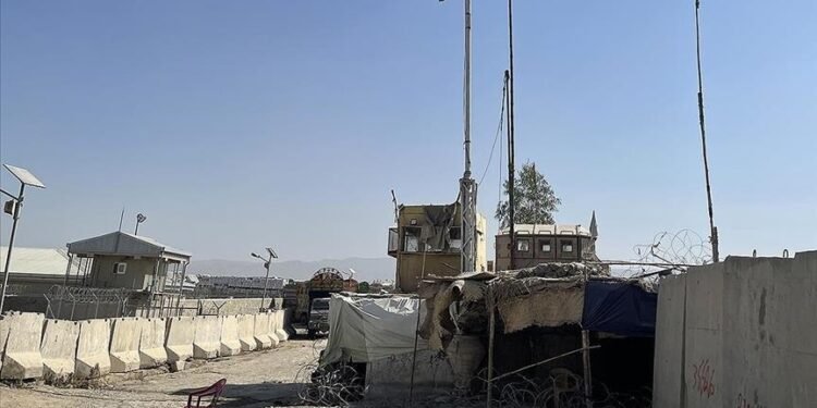 پاکستان و طالبان آره‌سیده‌گی تۉقنه‌شووده بیر عیال و ایکی باله جان بېرگن