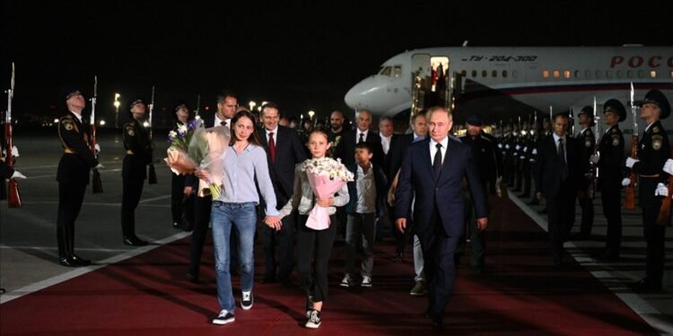 روسیه و امریکا آره‌سیده محبوس‌لرنی المشتیریش کتته کیلیشوو عملگه آشیریلدی