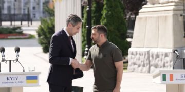 اوکراین‌ده بویوک اوزگریش؛ کابینه اعضالریدن یریمی اوچون ینگی سیمالر تانیشتیریلدی