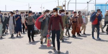 بیر هفته‌ده ۷۲ مینگ‌دن آرتیق افغانستان‌لیکلر بو مملکت‌نی ترک اېتگن