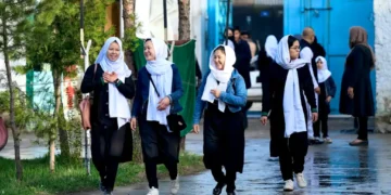 گاردین یېتکرمه‌سی بریتانیادن افغانستان قیزلری‌گه اوقیش ویزاسی بیریشینی سۉره‌دی