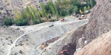 بدخشان‌ده کان ایشلاوچیلریدن ایکی کیشی جان بېرگن