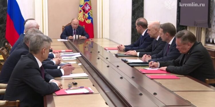 روسیه‌ده هسته‌ی قورال‌دن ایش آلیش مساله‌سی تۉغریسیده بحث اېتیلگن