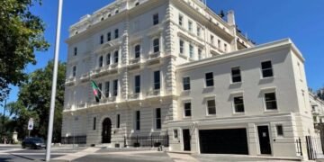 بریتانیاده افغانستان ایلچی‌خانه‌سی باغلنه‌دی