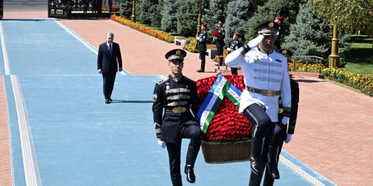 اۉزبېکستانده اسلام کریماف خاطرهسینی ایسلش مراسمی بۉلیب اوتدی