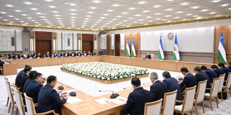 اۉزبېکستان‌ده کمبغل‌لیک‌نی قیسقرتیریش اوچون بیر ریجه قۉلگه آلینگن