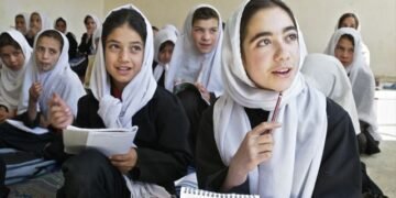 یونیسف: افغانستان‌ده ۱.۵ میلیون قیز مکتب باریش‌دن محروم قالیب کېلماقده