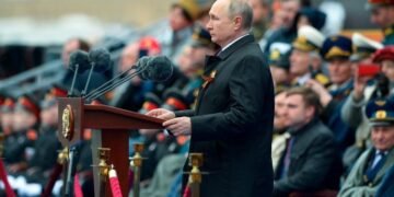 پوتین روسیه حربی کوچلری رقمی کۉپه‌یشی اوچون بویروغ بېردی