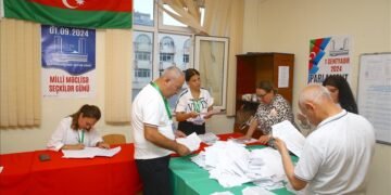 آذربایجان‌ پارلمانی سیلاویده حاکم حزب غلبه قازاندی