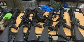 افغانستان‌دن پاکستان‌گه قورال قاچاق اېتیلیشی آلدی آلینگن