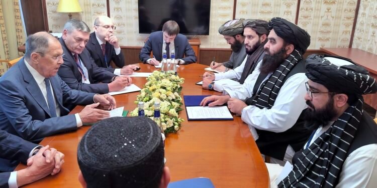 لاوروف ینه بیربار مملکتلر طالبان بیلن علاقه قوریش‌لری کېره‌ک دېب بیلدیردی