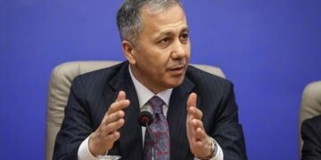 تورکیه ایچکی ایشلر وزیری: مهاجرلر برابریده انسان حقلرینی نظرگه توته‌میز