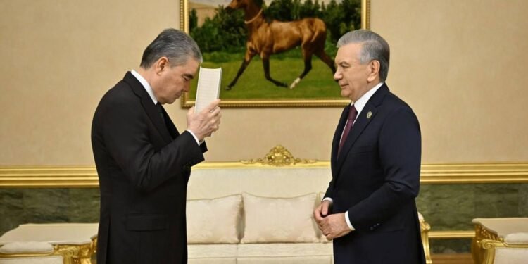 اۉزبېکستان رهبری نینگ ترکمنستان رهبری‌گه ساوغه‌سی؛ اۉزبېک تیلی‌ده‌گی کتاب