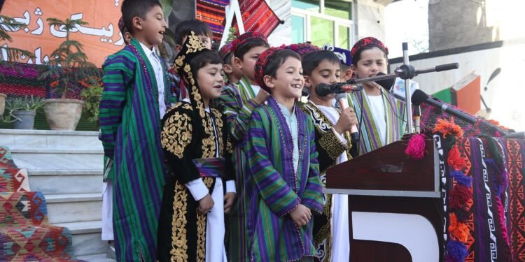 فاریابده ۲۹- میزان اۉزبېک تیلی ملی کونیدن نشانلندی