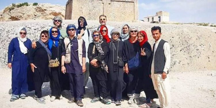 طالبان: بیر آی‌ده یوزلرچه چیت‌ایللیک ایش‌لش اوچون افغانستان کېلگن