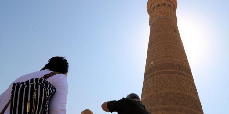 اۉزبېکستان بیر ییل‌ده توریزم ساحه‌سیدن ۲.۱ میلیارد دالر درآمد قۉلگه کېلتیرگن