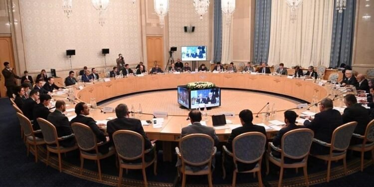 مسکو فرمتی ییغینی؛ خوفسیزلیک خواطرلری بحث‌لردن بیری اېدی