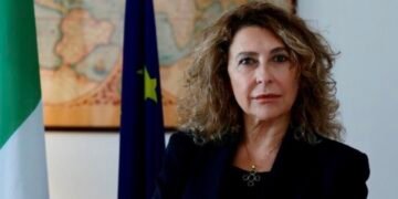 ایتالیا بیر عیال دیپلومات‌نی افغانستان اوچون ینگی ایلچی تانیشتیردی