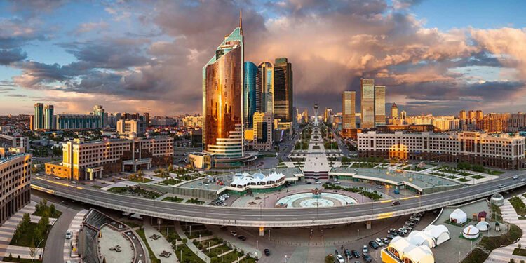 قزاقستان‌ده افغانستان سوداگرلیک محصولاتلری کۉرگزمه‌سی بۉلیب اوته‌دی