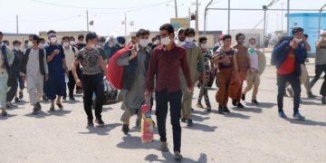 ایران اۉتگن ۸ آی جریانیده ۲۳ مینگ‌دن آرتیق مهاجرنی افغانستان‌گه قیترگن