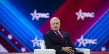 اوکراین اوروشی دوامی؛ ترامپ اوکراین بوییچه مخصوص وکیل تانیشتیردی