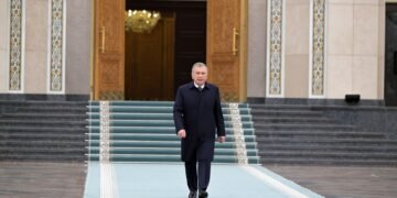 اۉزبېکستان جمهورباشلیغی عربستان و آذربایجان‌گه بۉلگن سفرلرینی باشله‌دی