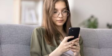 استرالیا ۱۶ یاش‌دن کیچیک باله‌لر اجتماعی صحیفه‌لردن فایده‌لنیشینی تقیق‌لدی