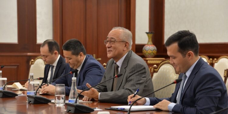 اروپا و اۉزبېکستان وکیللری افغانستان خصوصیده اوچره‌شگن