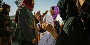 خاتین-قیزلرگه قرشی زوره‌وانلیککه چیک قوییش کونی؛ افغانستان‌ده عیاللر احوالی هلی هم آغیر