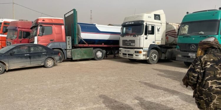 طالبان افغانستان‌گه کېلگن ۶۰ تانکر تیل قیتریلگنیدن خبر بېردی